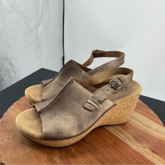 Clark’s Bronze Metallic Leather Cork Wedge Heel Sandals Buckle slingback Sz 8.5 - Picture 3 of 9